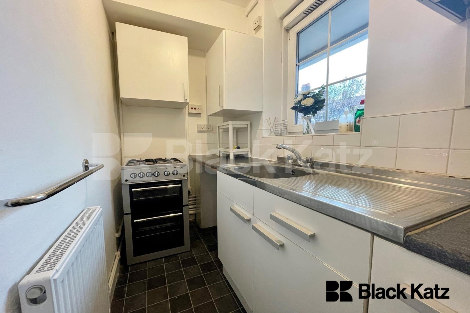 Superbly Located Two Double Bedroomed Apartment By Tabard Gardens Tabard street, London Bridge